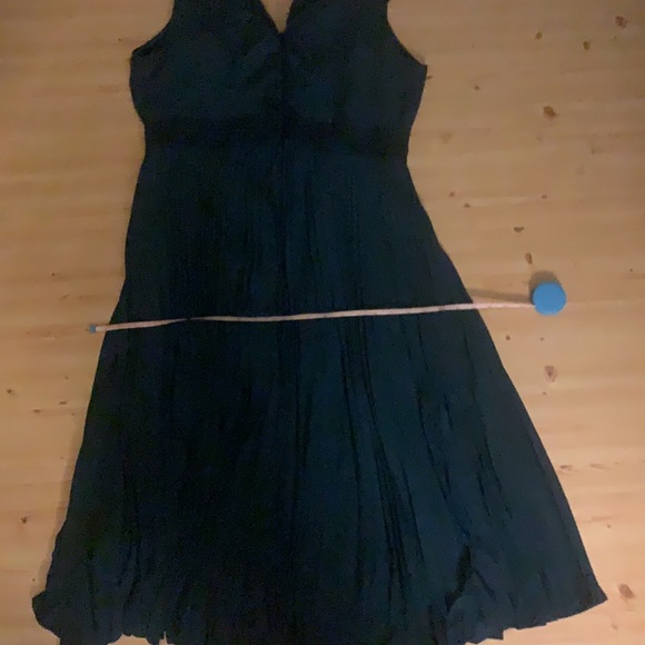 Beautiful deep emerald green dress by Dex - Picture 14 of 15